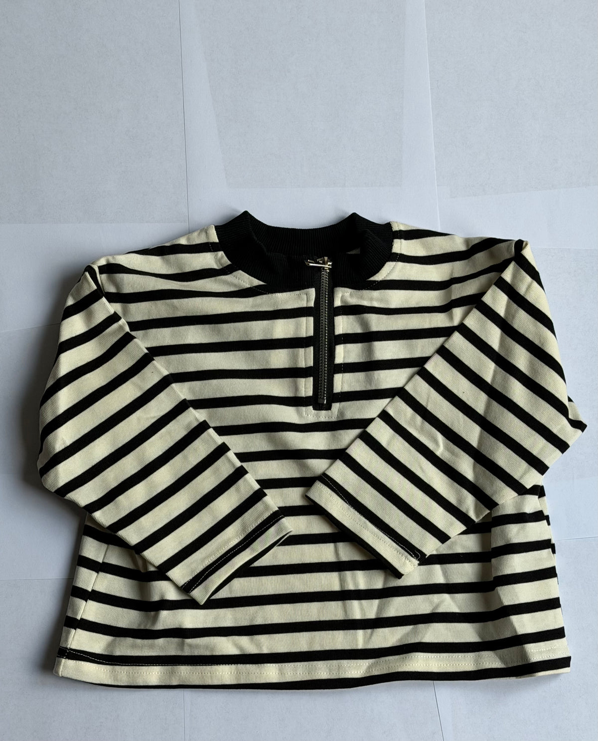Pull zippé rayé